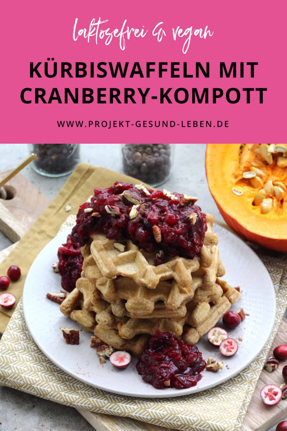 Rezept: Kürbis-Waffeln mit Cranberry-Kompott {ohne Zucker}