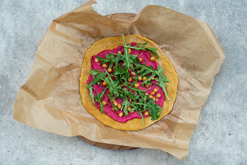 Zuckerfrei | 95 Kurkuma Pizza mit Roter Bete knusprigen Kichererbsen und Rucola03 10